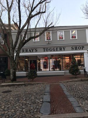 Murray's Toggery Shop by null