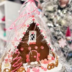 Robyn's Cookies - Fully Decorated Gingerbread House