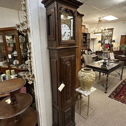 Antiques & Beyond - Incredible grandfather clock