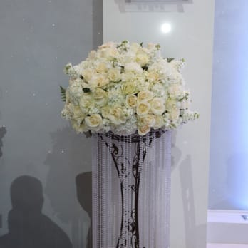 J'Adore Les Fleurs - Extra arrangement near our head table - Florists Near Me - Glendale, California J'Adore Les Fleurs - Extra arrangement near our head table - Florists Near Me - Glendale, California
