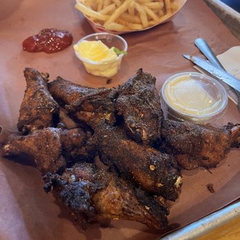 Slow Hand BBQ - 8 piece chicken wings, dry - Barbeque Near Me - Martinez, California