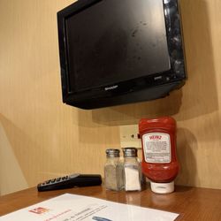 Kem's - TV at Table