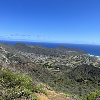 Koko Crater Trail - View from the top - Hiking Near Me - Honolulu, Hawaii Koko Crater Trail - View from the top - Hiking Near Me - Honolulu, Hawaii