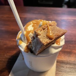 Pumpkin spice sundae (only the cake is vegan ) Pumpkin spice sundae (only the cake is vegan )