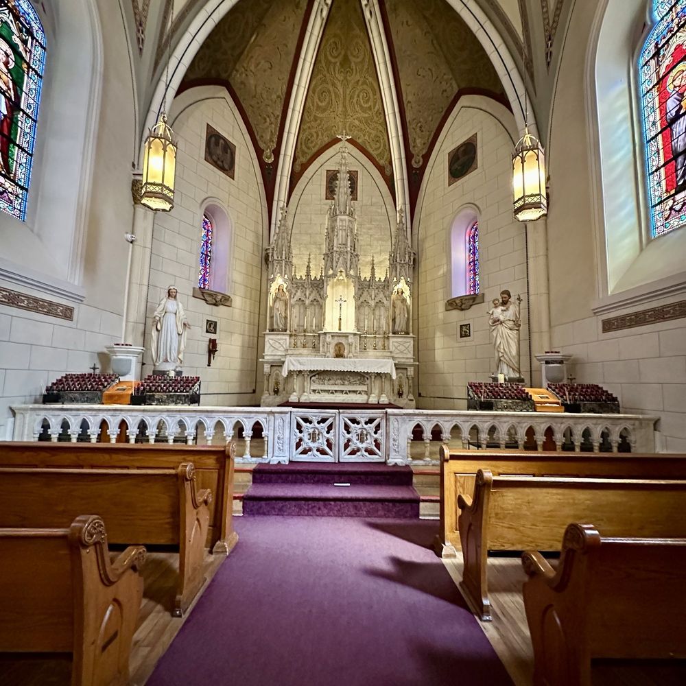 Loretto Chapel - Inside - Churches Near Me - Santa Fe, New Mexico Loretto Chapel - Inside - Churches Near Me - Santa Fe, New Mexico
