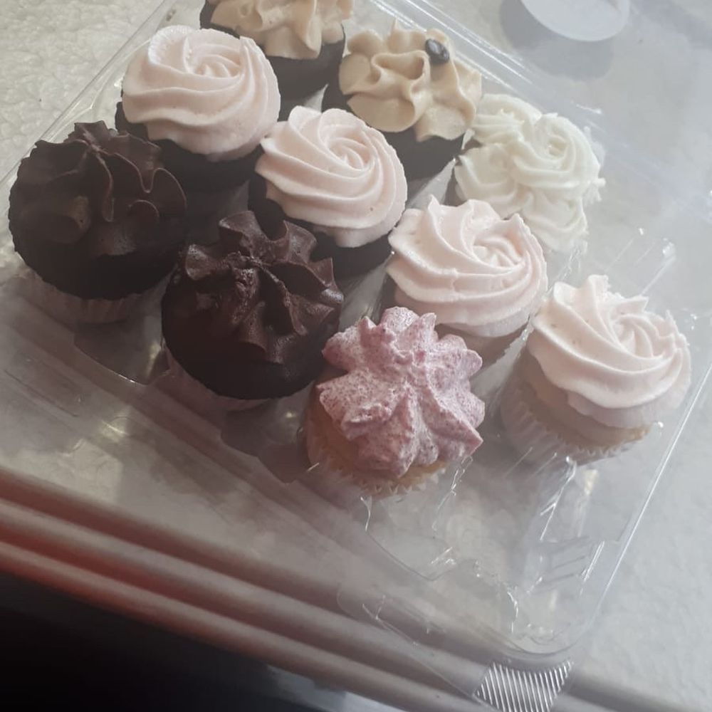 Hype Food - Mini assorted cupcakes - Gluten-Free Near Me - Toronto, Ontario Hype Food - Mini assorted cupcakes - Gluten-Free Near Me - Toronto, Ontario