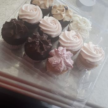 Hype Food - Mini assorted cupcakes - Gluten-Free Near Me - Toronto, Ontario Hype Food - Mini assorted cupcakes - Gluten-Free Near Me - Toronto, Ontario
