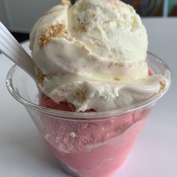 Azucar Ice Cream - Strawberry and cheesecake - Ice Cream & Frozen Yogurt Near Me - Crown Point, Indiana