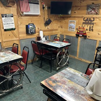 Truckin Good BBQ - Seating area - Barbeque Near Me - Broken Bow, Oklahoma Truckin Good BBQ - Seating area - Barbeque Near Me - Broken Bow, Oklahoma