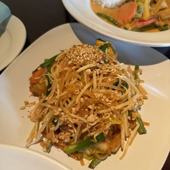 Sweet Basil - Pad Thai Lunch - Thai Near Me - Albany, New York