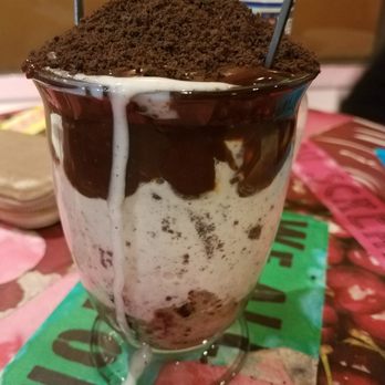 Scoop DeVille - Dirty Oreo Sundae for one - Ice Cream & Frozen Yogurt Near Me - Philadelphia, Pennsylvania Scoop DeVille - Dirty Oreo Sundae for one - Ice Cream & Frozen Yogurt Near Me - Philadelphia, Pennsylvania
