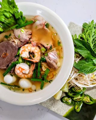 Now Phở by null