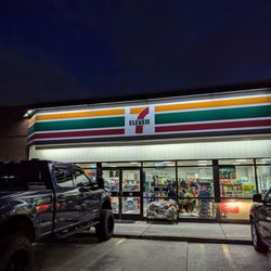 7-Eleven - Outside