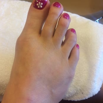 Glamour Nail Spa - Cute flower and perfect paint job!! The best ever!!! - Nail Salons Near Me - Renton, Washington Glamour Nail Spa - Cute flower and perfect paint job!! The best ever!!! - Nail Salons Near Me - Renton, Washington