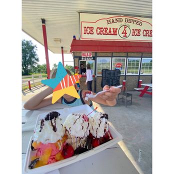 Ice Cream 4 Ice Cream - Awesome and huge large banana split - Ice Cream & Frozen Yogurt Near Me - Eugene, Missouri