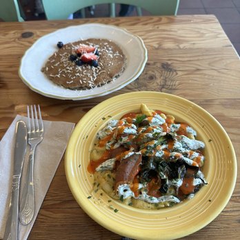 Kitchen Mouse Cafe - Buffalo bowl with the vegan Mac & cheese instead of rice & beans. And a Snickerdoodle Pancake - Vegan Near Me - Los Angeles, California Kitchen Mouse Cafe - Buffalo bowl with the vegan Mac & cheese instead of rice & beans. And a Snickerdoodle Pancake - Vegan Near Me - Los Angeles, California