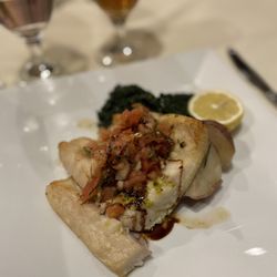 Cucina Calandra - Grilled Red Snapper on a bed of spinach topped with bruschetta w balsamic drizzle.  Very good!