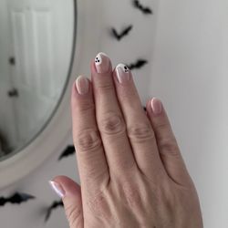 425 Nail Bar & Pedi Lounge - Ghost nails by Jo
