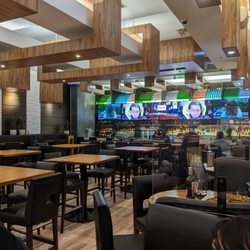 Moxies Fairview Mall Restaurant - Interior
