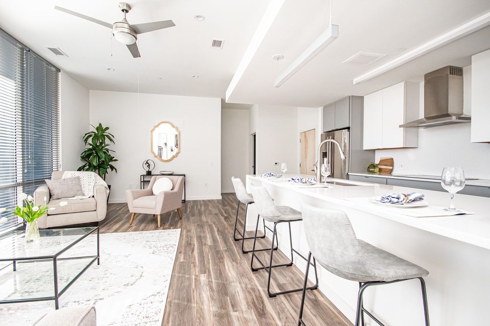 THE LOCKS TOWER Updated September 2024 39 Photos 1001 E Byrd St