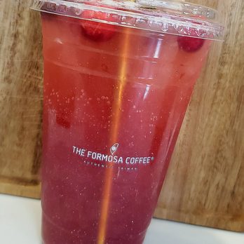 The Formosa Coffee - Cran"Merry" Mistletoe Iced Tea - Coffee & Tea Near Me - Scarsdale, New York