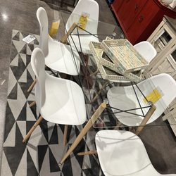 BT Furnishings - Dining room table and chairs