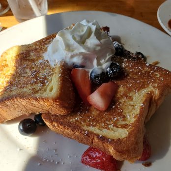 Iron Rooster - French toast with berries and cream - American Near Me - Baltimore, Maryland Iron Rooster - French toast with berries and cream - American Near Me - Baltimore, Maryland