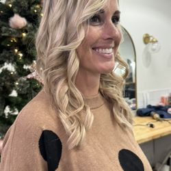 Flowers Salon - Custom color + extensions (1 row of sewn in)