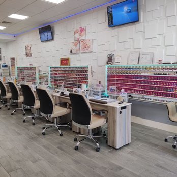 Eagle Nails Salon - Clean and tidy - Nail Salons Near Me - Kaneohe, Hawaii