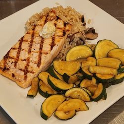 Maxwell Inn - Grilled salmon