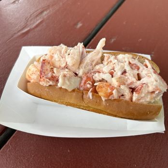 Cindy's Lobster Rolls - Lobster Roll (Regular) - Seafood Near Me - Freeport, Maine