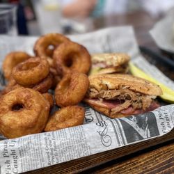 Topsy Turvey's Bar & Grill - Cuban and onion rings