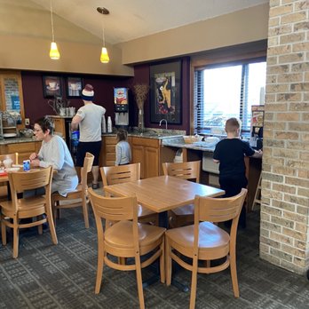 Blossom - Breakfast area - Hotels Near Me - Traverse City, Michigan