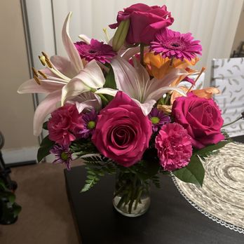 The Flower Market - Purchased this bouquet for Mother's Day, absolutely gorgeous & I also purchased one for Valentine's Day. - Florists Near Me - Pittsburgh, Pennsylvania The Flower Market - Purchased this bouquet for Mother's Day, absolutely gorgeous & I also purchased one for Valentine's Day. - Florists Near Me - Pittsburgh, Pennsylvania