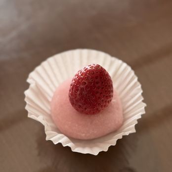 Hanaichi Mochi - Sakura mochi with strawberry - Desserts Near Me Hanaichi Mochi - Sakura mochi with strawberry - Desserts Near Me
