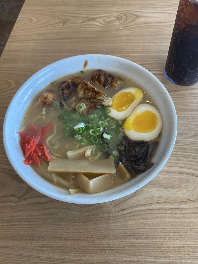 Yasakani Ramen & Grill Logo