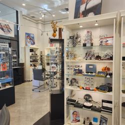 Newport Eyewear - Clean and organized!