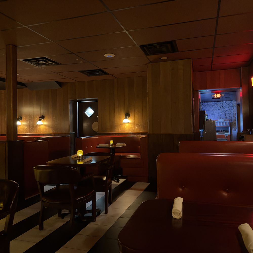 Fox’s Lounge Image