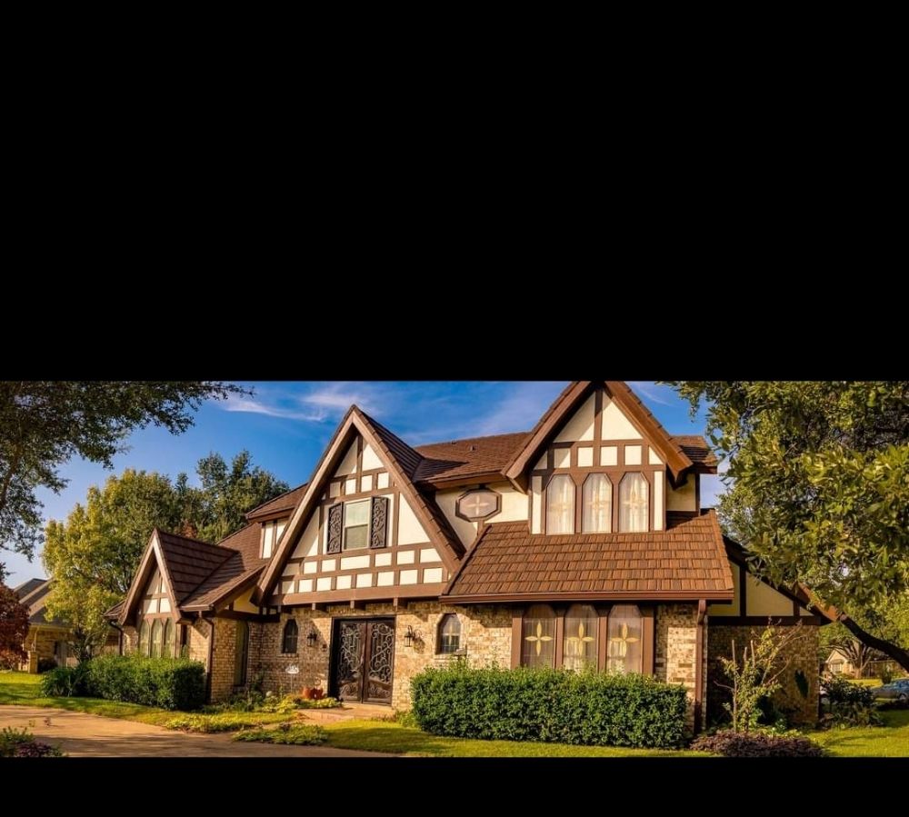 Slide of DM Roofing Specialist