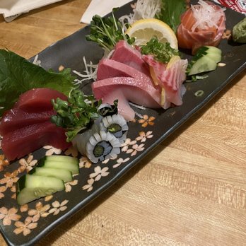 Akasaka - Medium size, assorted sashimi - Japanese Near Me - Honolulu, Hawaii