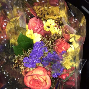 Mariano's - The prettiest bouquet I've seen at a grocery store!! - Grocery Near Me - Skokie, Illinois Mariano's - The prettiest bouquet I've seen at a grocery store!! - Grocery Near Me - Skokie, Illinois