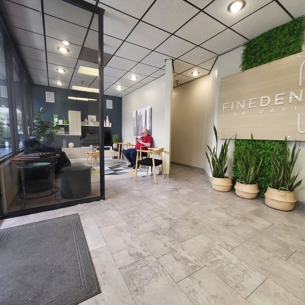 Fine Dentistry Dr David Ross - Spwcious and comfortable waiting area. - Cosmetic Dentists Near Me - Las Vegas, Nevada Fine Dentistry Dr David Ross - Spwcious and comfortable waiting area. - Cosmetic Dentists Near Me - Las Vegas, Nevada