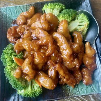Young Can Wok Chinese Bistro - Orange Peel Chicken - Chinese Near Me - Burlingame, California Young Can Wok Chinese Bistro - Orange Peel Chicken - Chinese Near Me - Burlingame, California