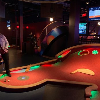 Puttshack - Oakbrook - Mini Golf Near Me - Oak Brook, Illinois