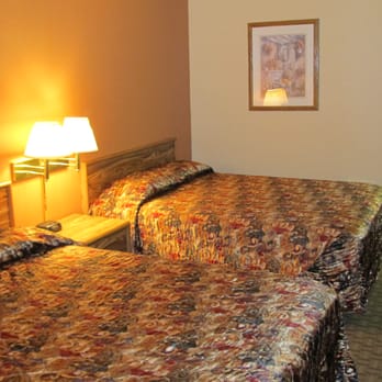 Cottonwood Inn - Our room had two queen sized beds that were quite comfortable - Hotels Near Me - Phillipsburg, Kansas Cottonwood Inn - Our room had two queen sized beds that were quite comfortable - Hotels Near Me - Phillipsburg, Kansas
