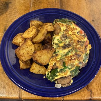 Cafe Raymond - Omelet- spinach, tomato, red onion, ham, mushrooms, and cheddar with roasted potatoes - Breakfast & Brunch Near Me - Pittsburgh, Pennsylvania