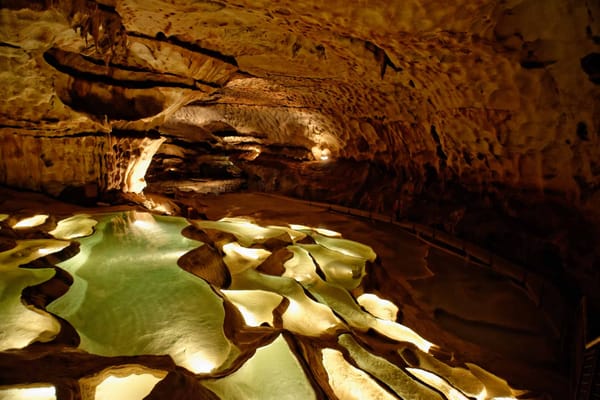 Grotte Saint-Marcel by null