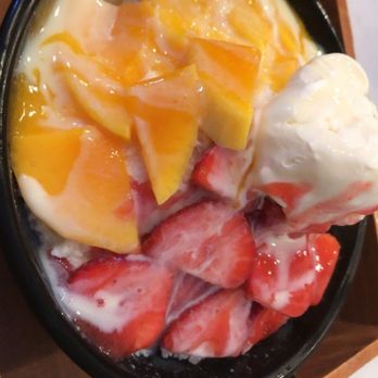 TSAôCAA - strawberry + mango bingsoo with mochi - Bubble Tea Near Me - Chicago, Illinois