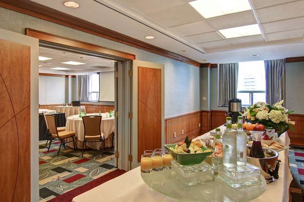 DoubleTree by Hilton Hotel Toronto Downtown by null