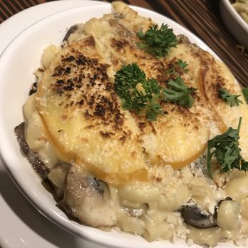 Gigglewaters - Mac dish with shrooms - American Near Me - Safety Harbor, Florida